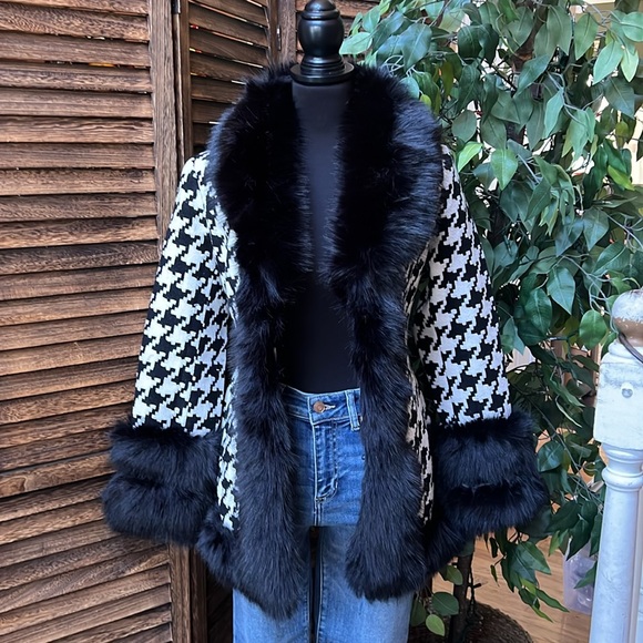 STUNNING Houndstooth Faux Fur collar & cuffs Belted Coat! It’s simply BEAUTIFUL! - Picture 7 of 16